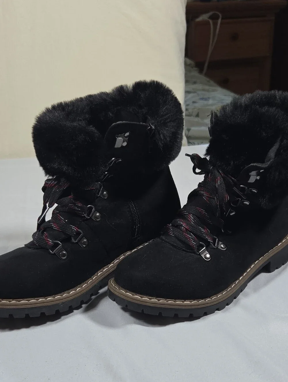 Catherine Malandrino Women's Black Hershey Faux Suede & Fur Lace Up Boots Sz 7.5
